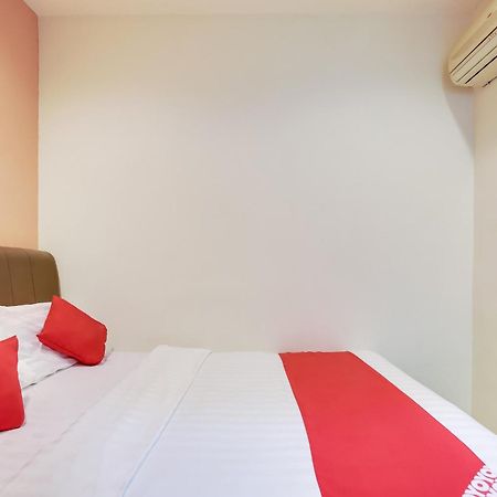 Oyo 90282 Hotel Taj Inn, Seksyen 7 Shah Alam Esterno foto